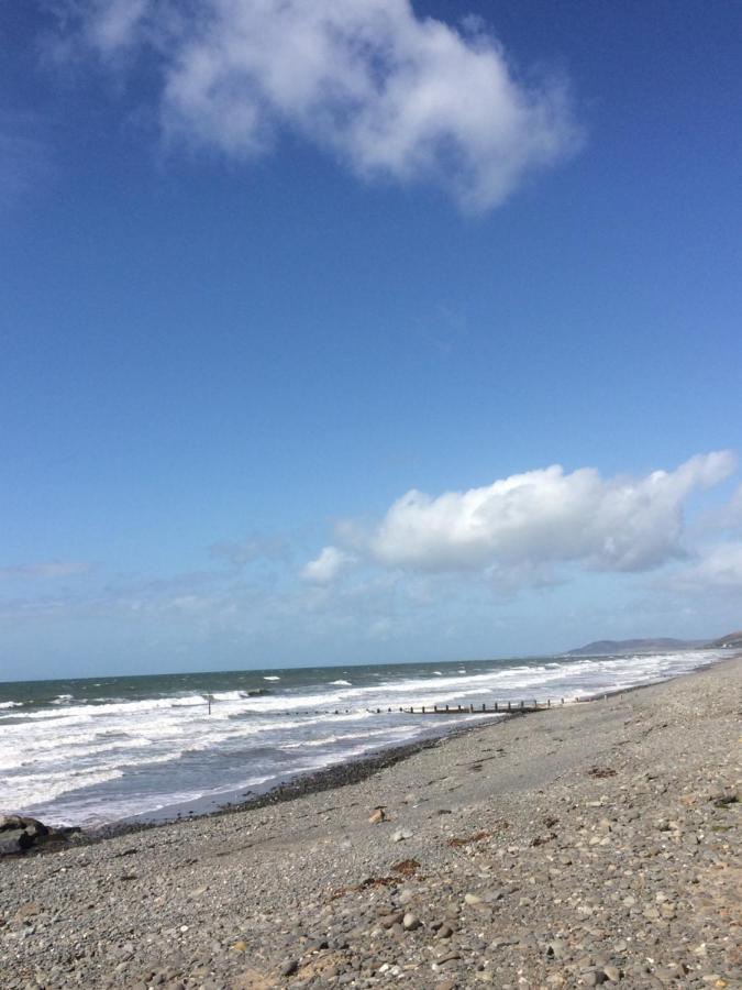 Llyswen Large Bedroom In Top Part Of Bungalow With Garden View And Balcony Sleeps Three Aberystwyth Exterior photo
